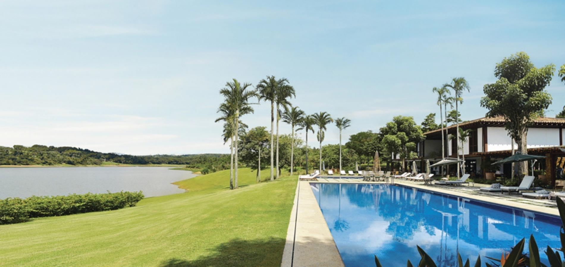 Clara Ibiúna Resort - Vista panorâmica da piscina e área de lazer, o lugar perfeito para relaxar e se divertir